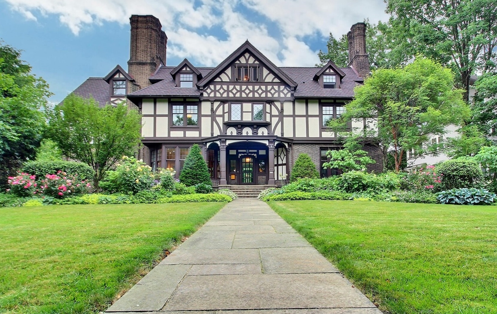 2211 Harcourt Drive Chestnut Hill Realty Inc.